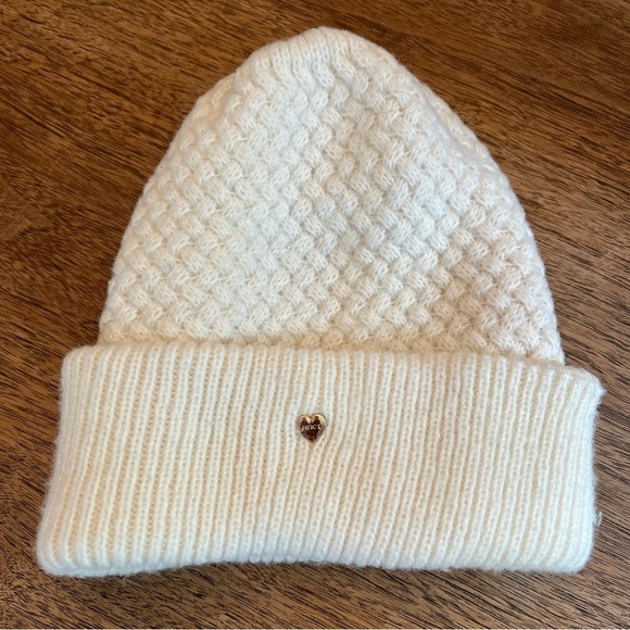 Juicy Couture White Knit Beanie Hat One Size Heart Logo Winter Cozy - Picture 2 of 13
